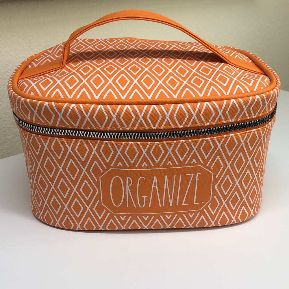 🎀 Rae Dunn bag vanity train